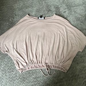 Drawstring bottom tee Lulu’s, size XS, rose color